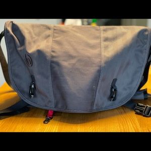 Timbuk2 messenger